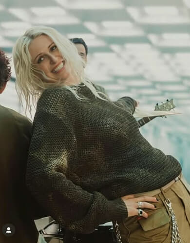 Emily Armstrong is Strong in VidaKush for Linkin Park