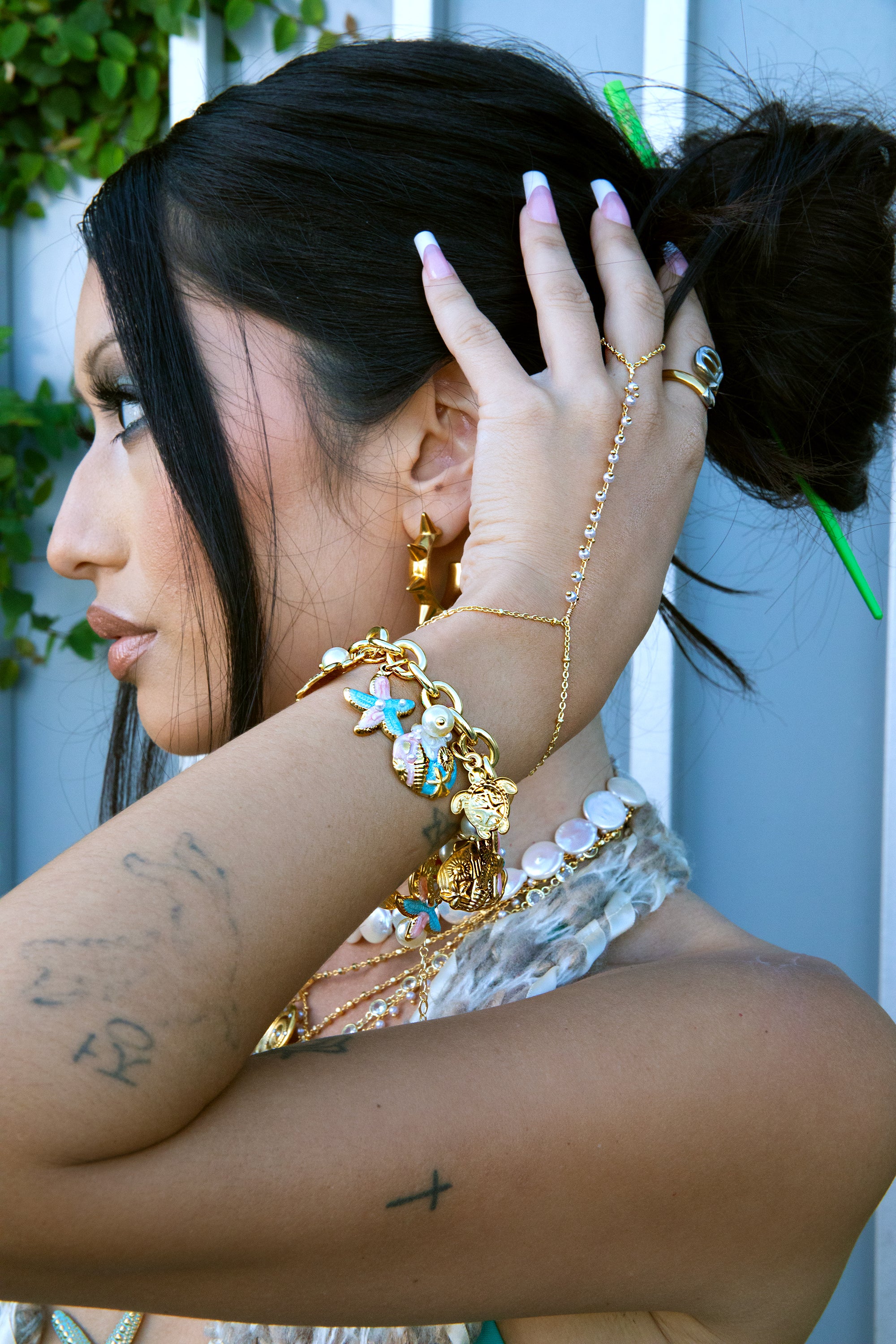 Pearl Cluster Hand Chain