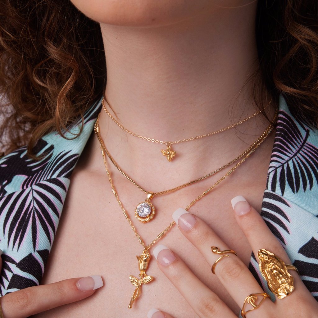 Dat Rosa Mel Apibus Necklace