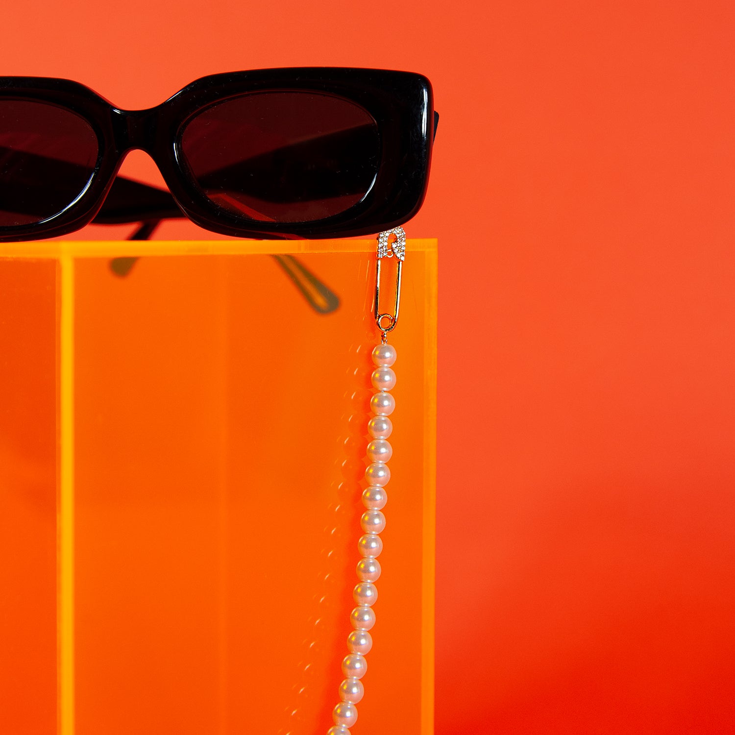 Pearl Safety Pin Eyeglass Chain