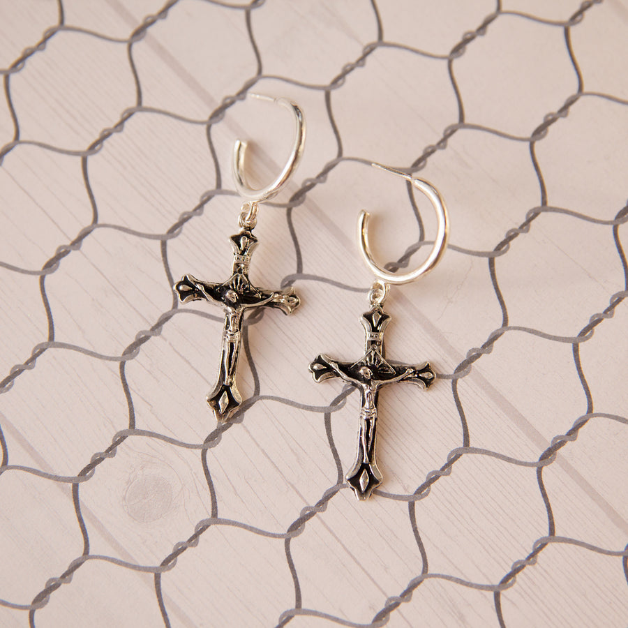 Espíritu Santo Cross Earrings