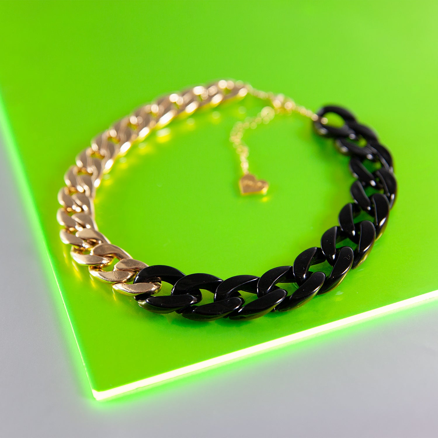 Duotone Metal Clear Choker