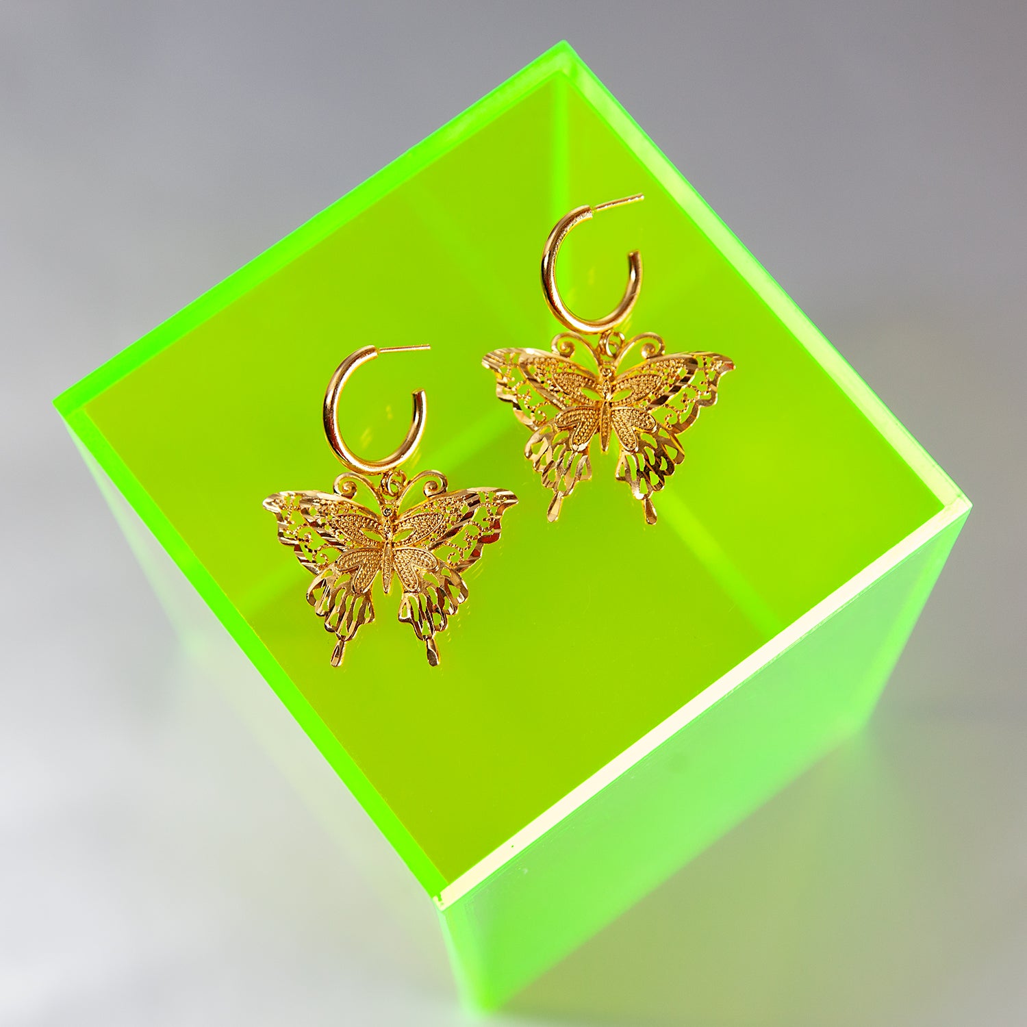 Mariposa Mami Hoop Earrings