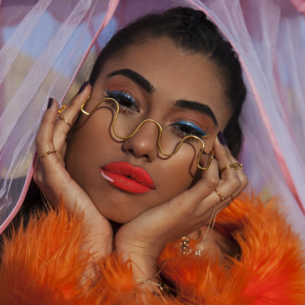 Minimal Wave Wire Glasses