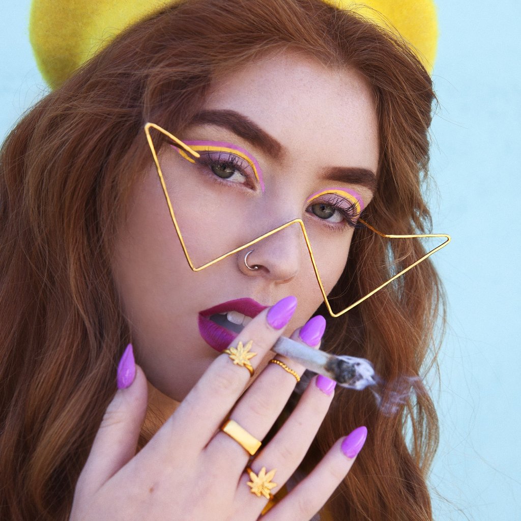 Minimal Arrow Wire Glasses