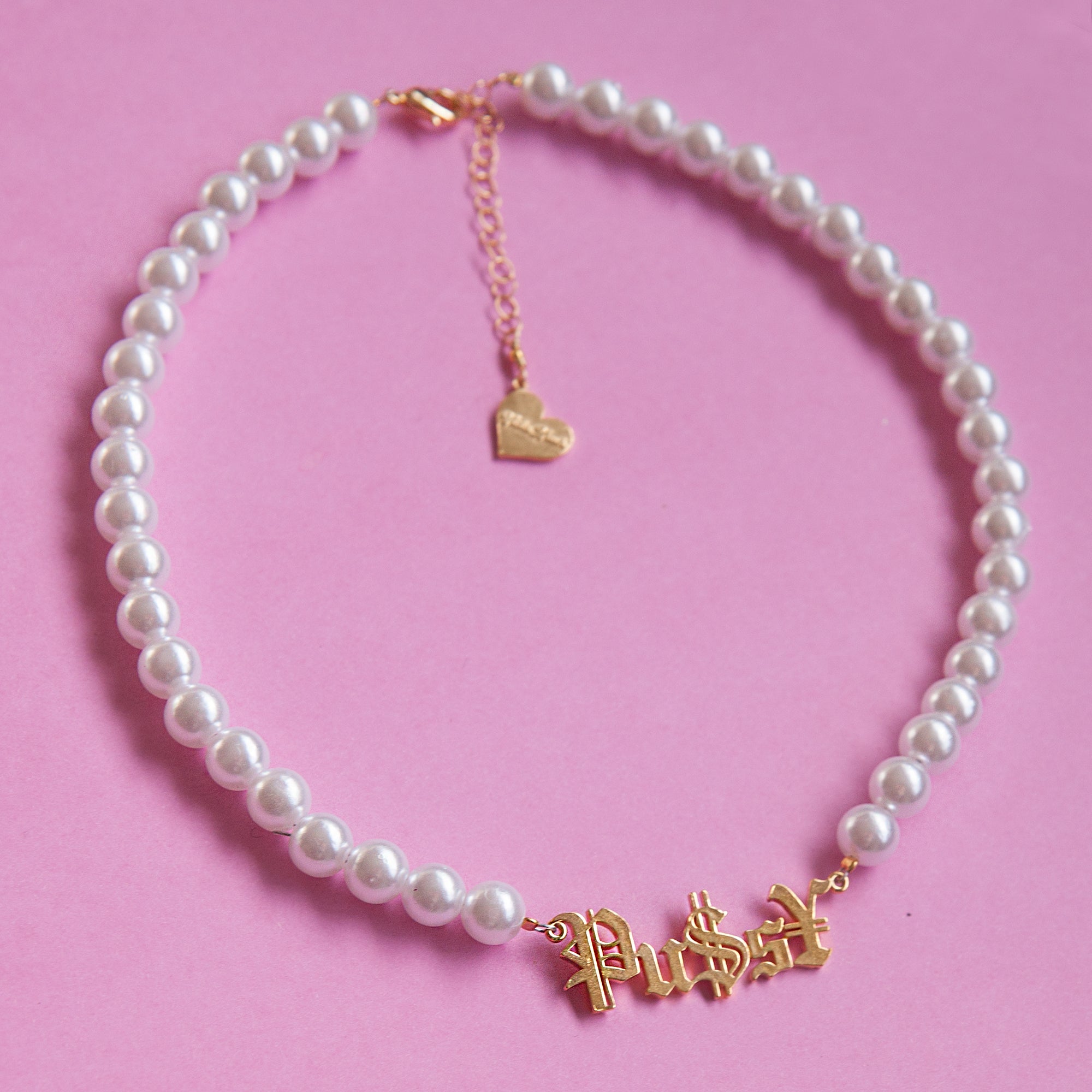 PU$S¥ Pearl Nameplate Necklace