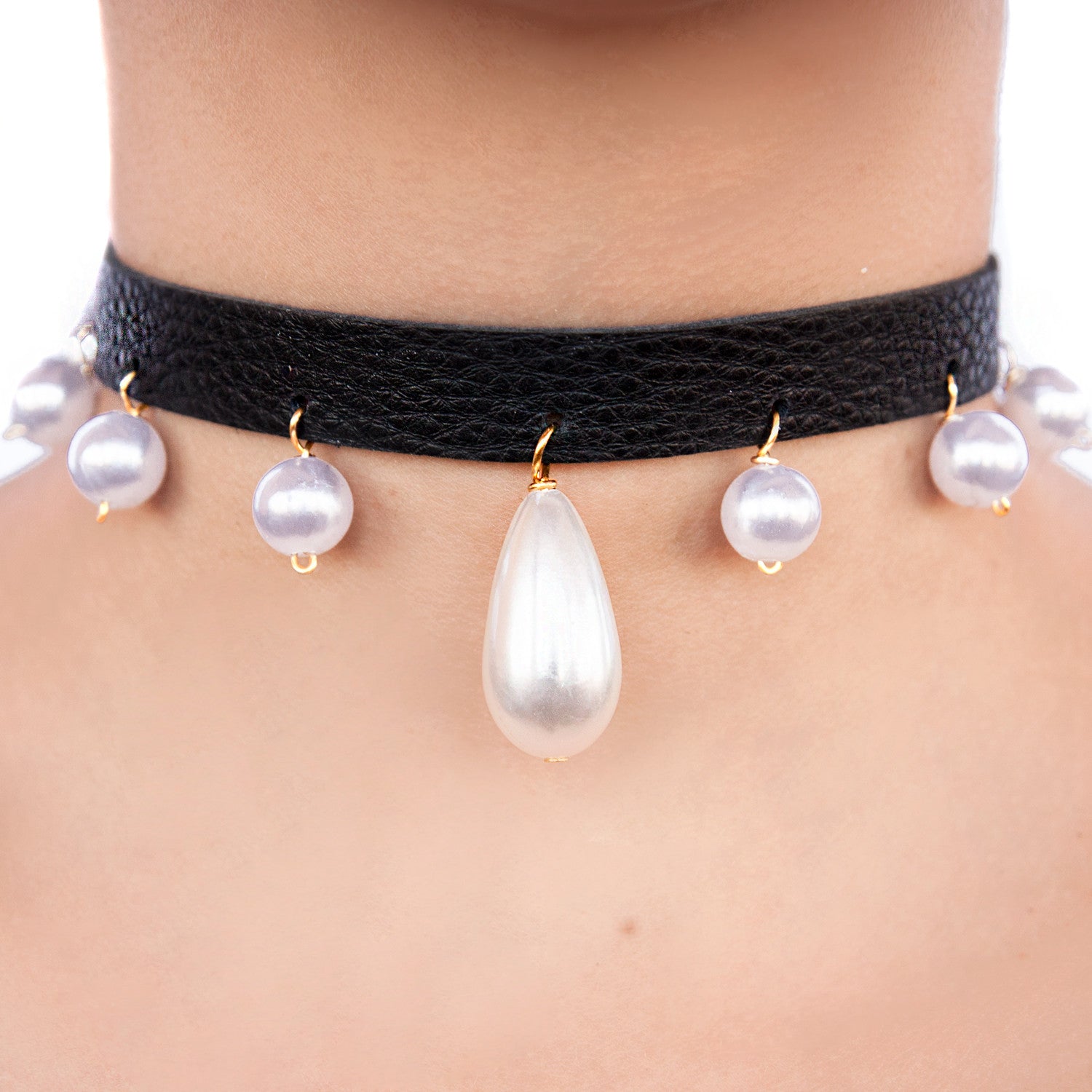 Pearl Ball Teardrop Leather Choker